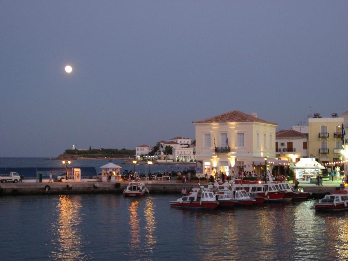 Summer House In Spetses Экстерьер фото